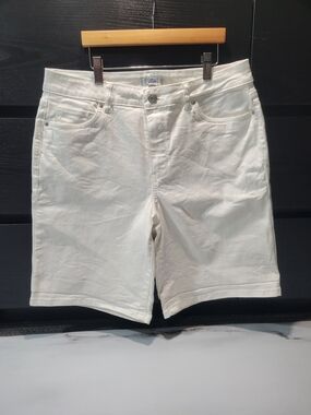 Croft & Barrow Womens Size 12 White Stretch Denim Bermuda Shorts 5 Pocket Classi